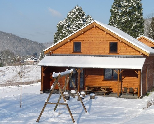 chalet sous la neige